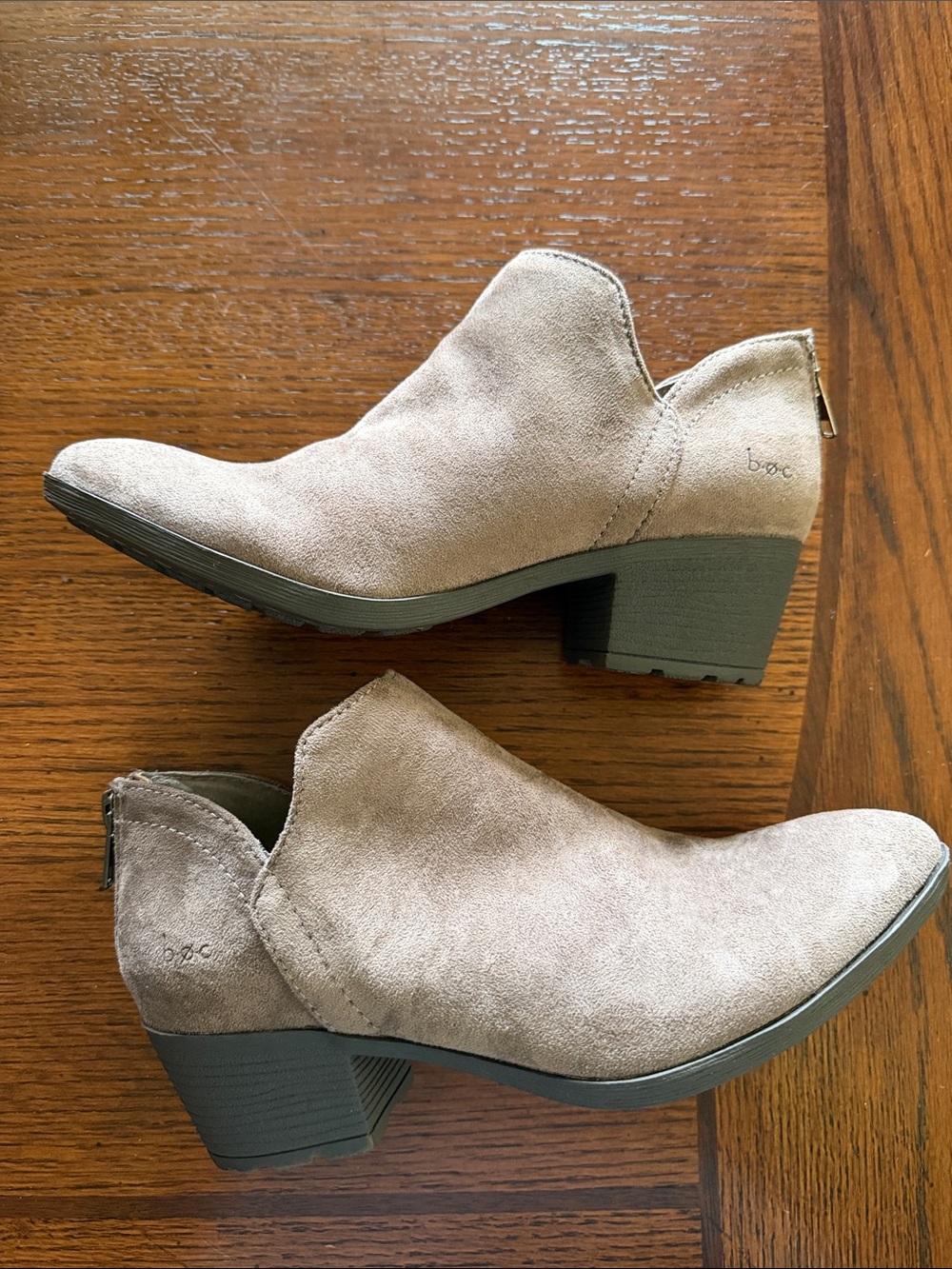 b.o.c. Women's Dark Taupe Suede Ankle Booties Size 6M